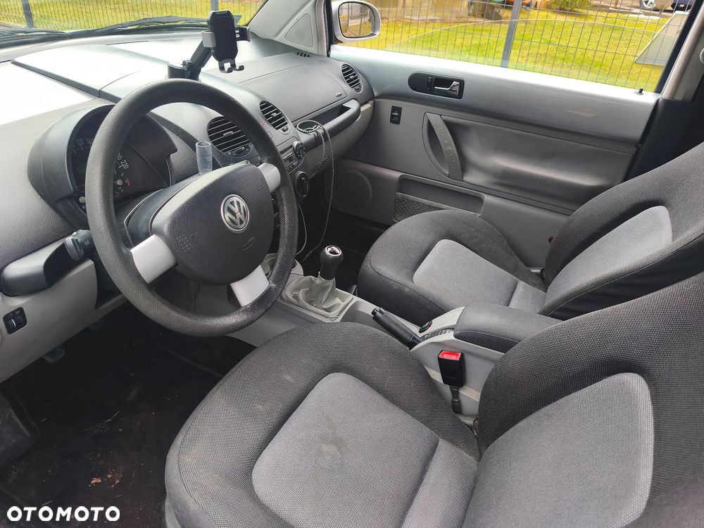 Volkswagen New Beetle - 8