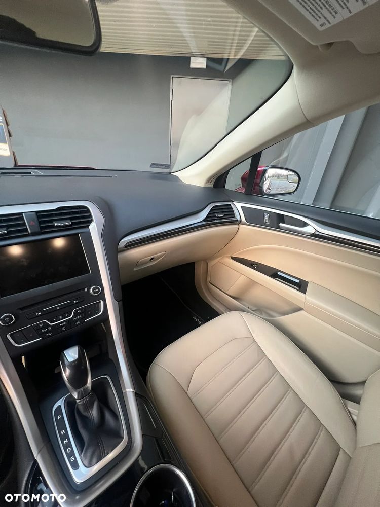 Ford Fusion - 16