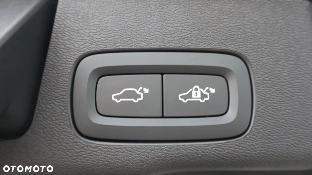 Volvo XC 60 B5 B AWD Ultra Dark - 25