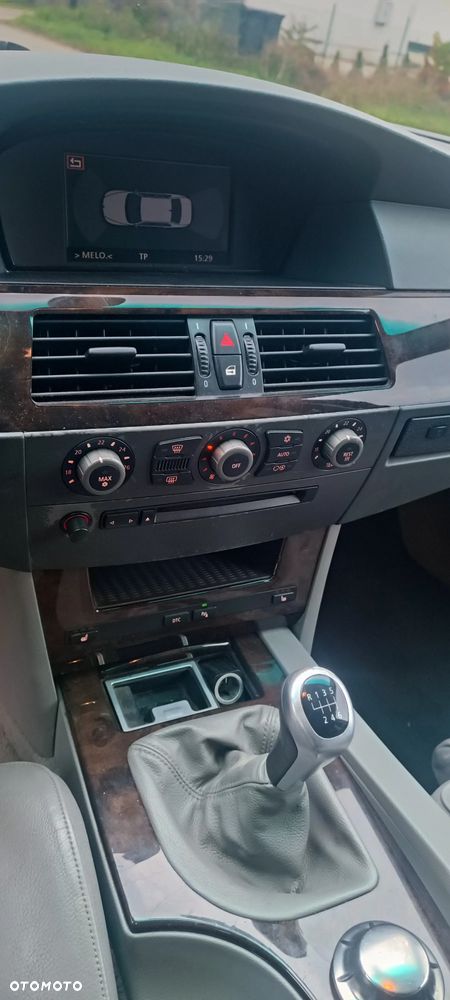 BMW Seria 5 525d - 12