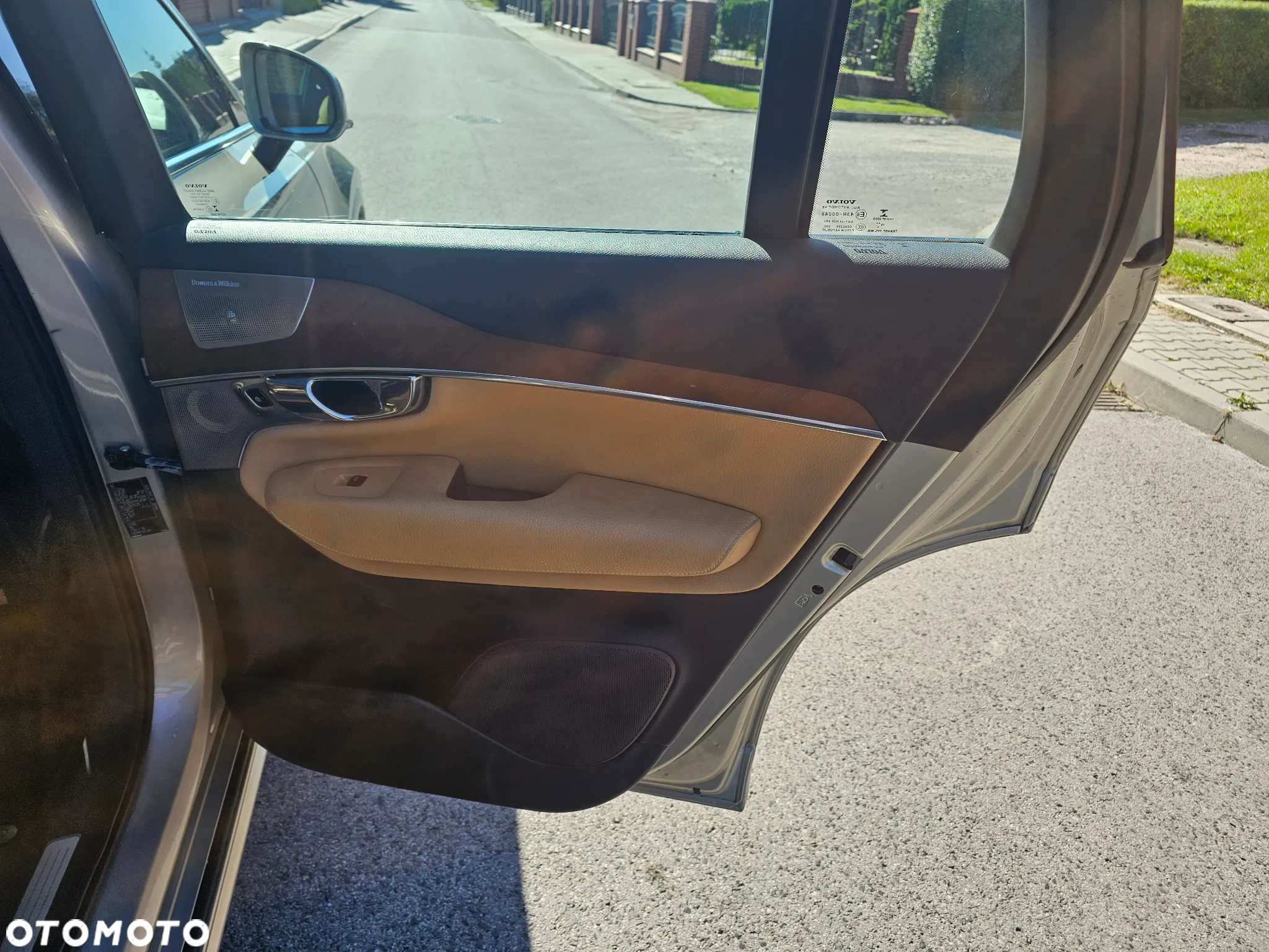 Volvo XC 90 T8 AWD Plug-In Hybrid Momentum 7os - 23