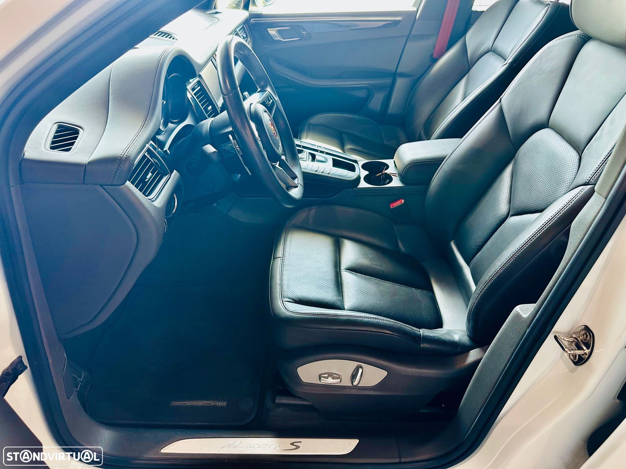 Porsche Macan - 24