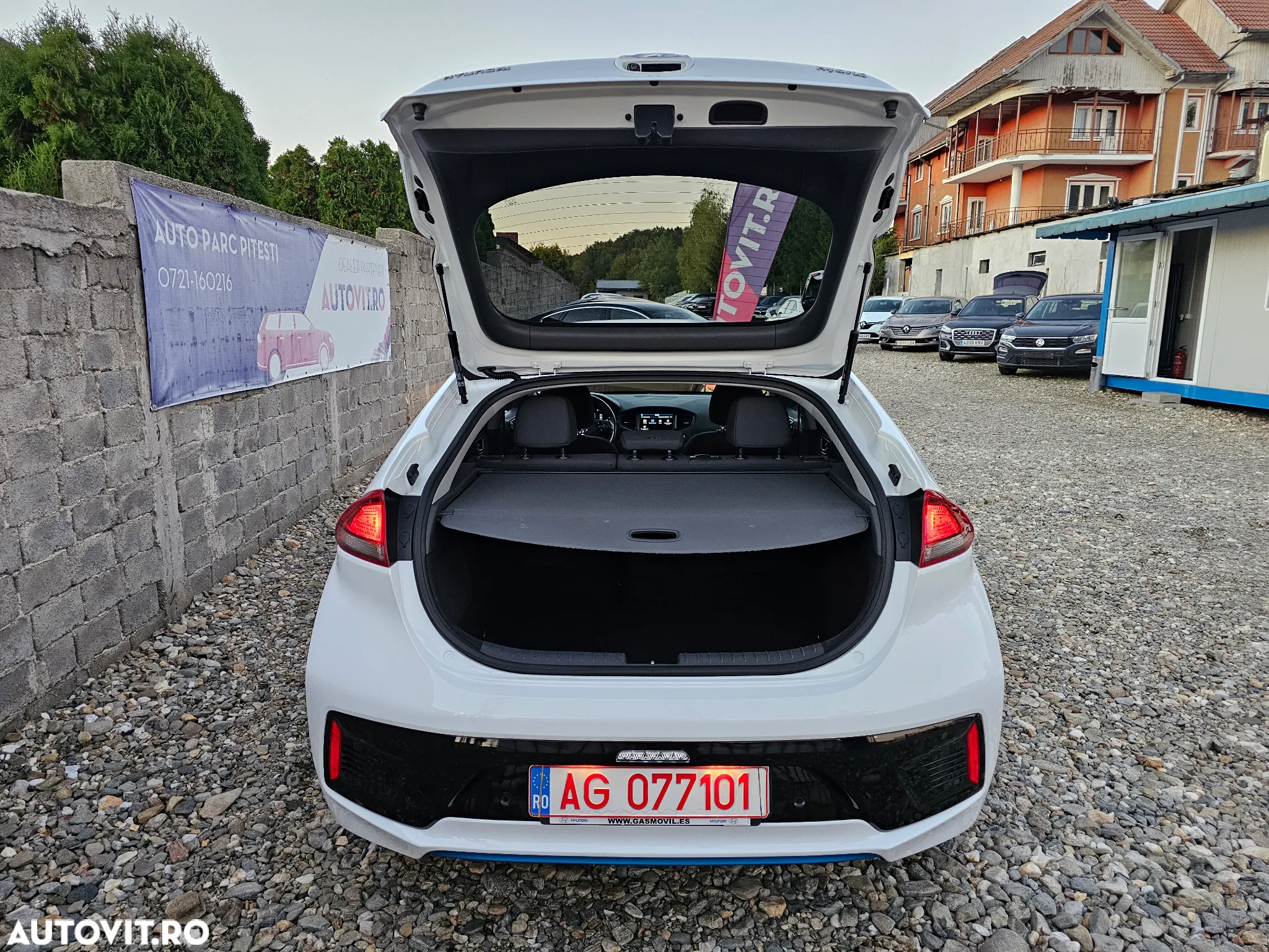 Hyundai IONIQ - 7