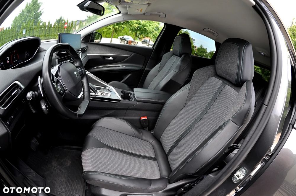 Peugeot 3008 1.2 PureTech Allure S&S EAT8 - 17