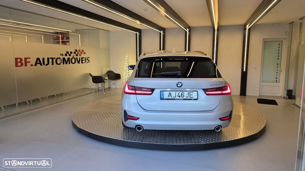 BMW 330 e Touring Corporate Edition Auto - 16