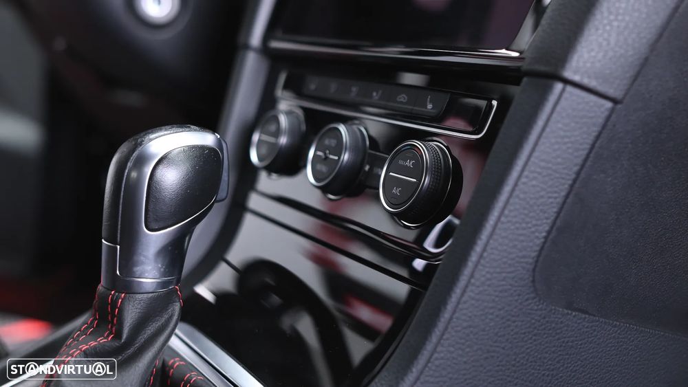 VW Golf GTI 2.0 TSI OPF DSG Performance - 44