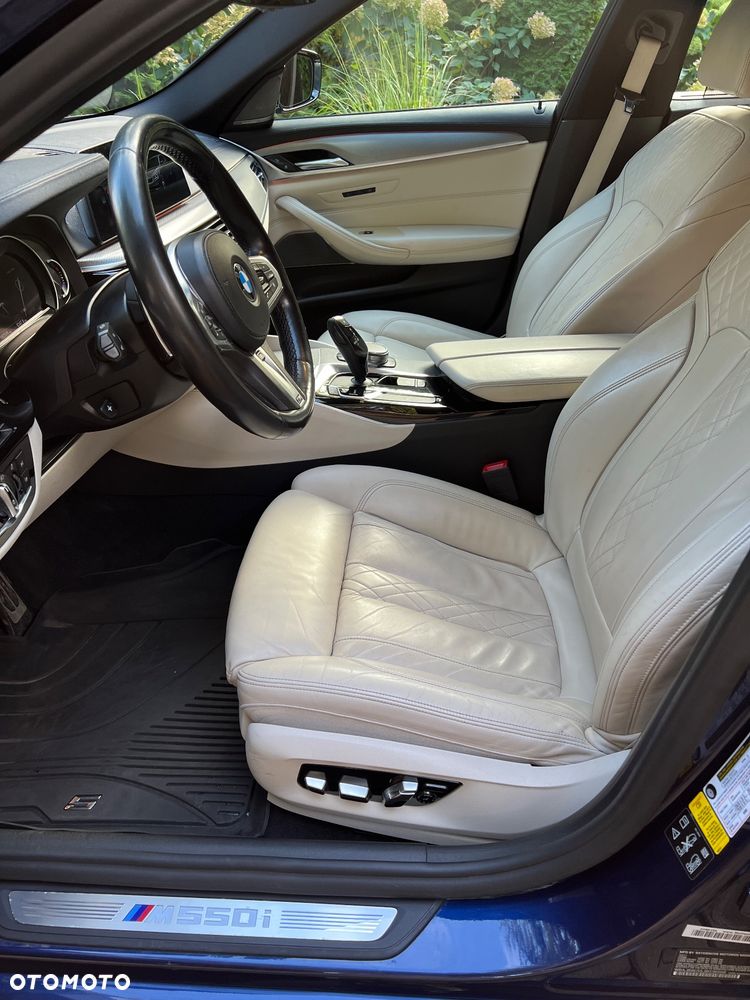 BMW Seria 5 M550i xDrive sport - 26