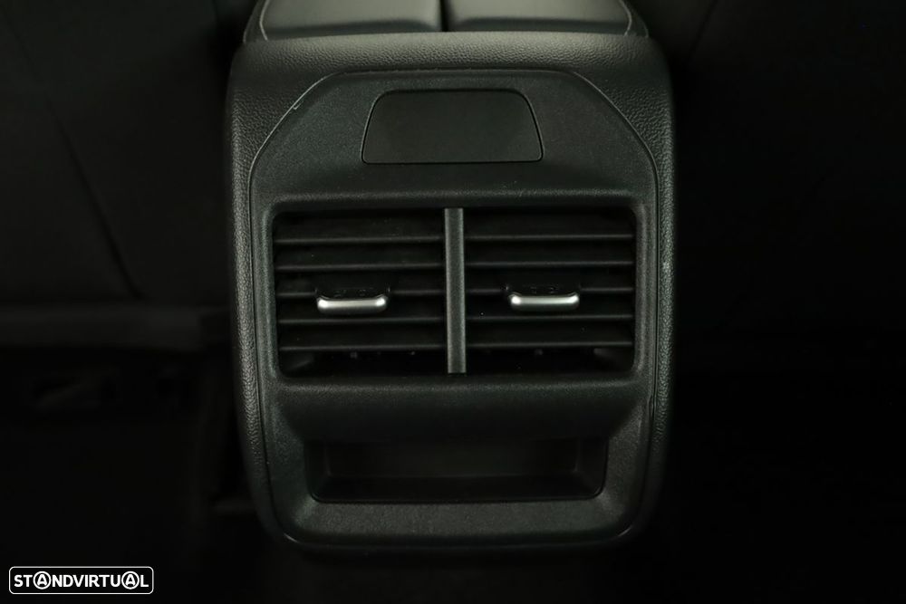 VW Passat Variant 1.5 TSI eHybrid DSG - 22