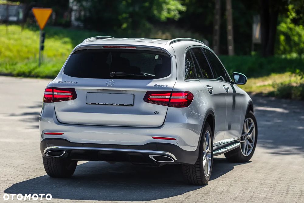 Mercedes-Benz GLC 250 d 4Matic 9G-TRONIC AMG Line - 10