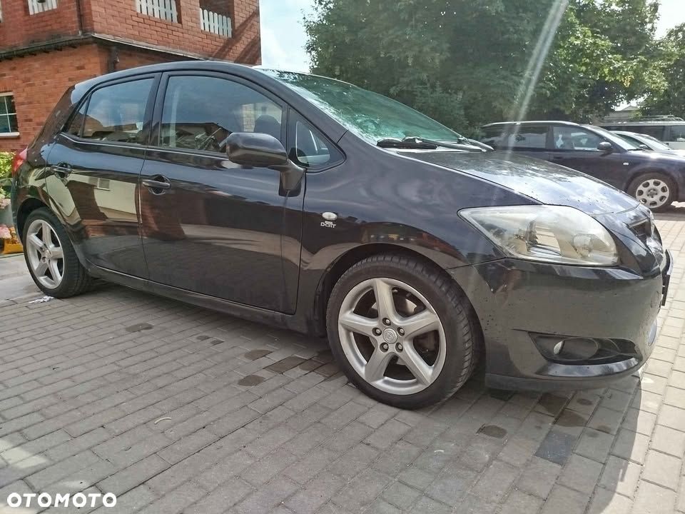 Toyota Auris 2.2 D-4D X - 1