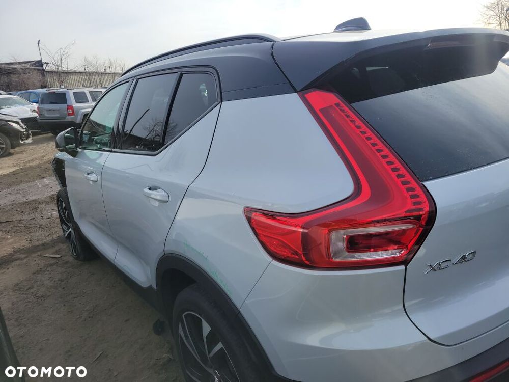 Volvo XC 40 T5 AWD Geartronic R-Design - 4