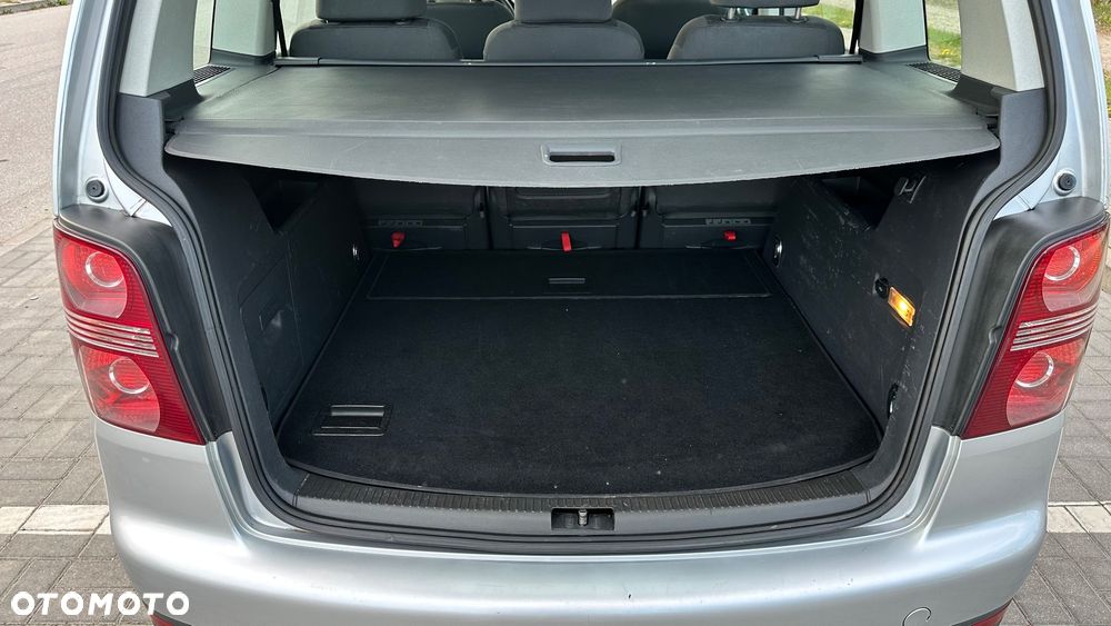Volkswagen Touran 1.9 TDI Conceptline - 10