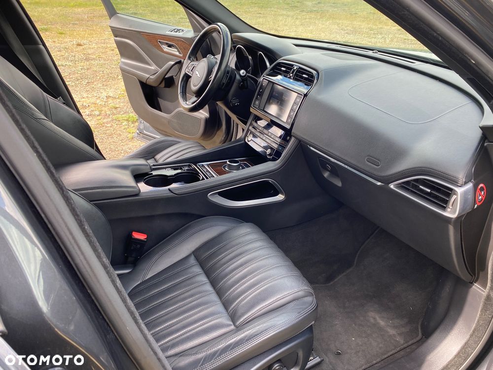Jaguar F-Pace - 24