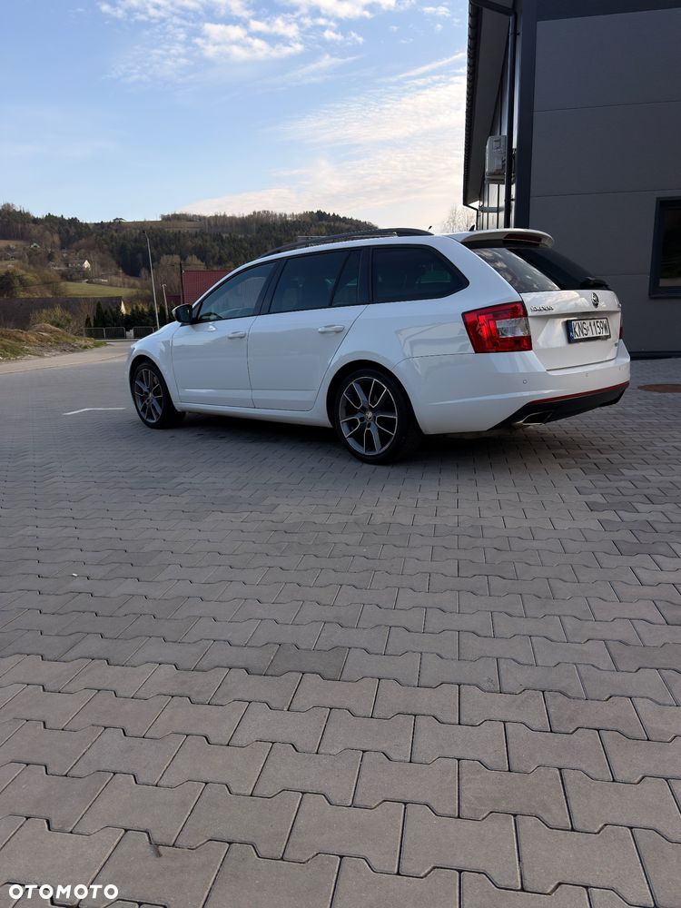 Skoda Octavia 2.0 TDI DSG RS - 9
