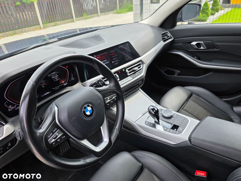 BMW Seria 3 318d mHEV - 25
