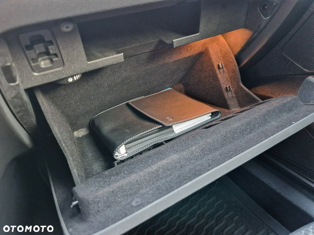 Volkswagen Passat - 27