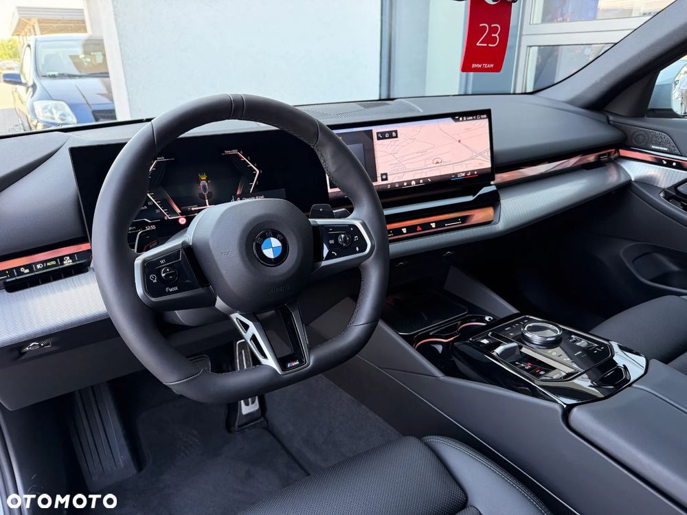 BMW Seria 5 520d xDrive - 28