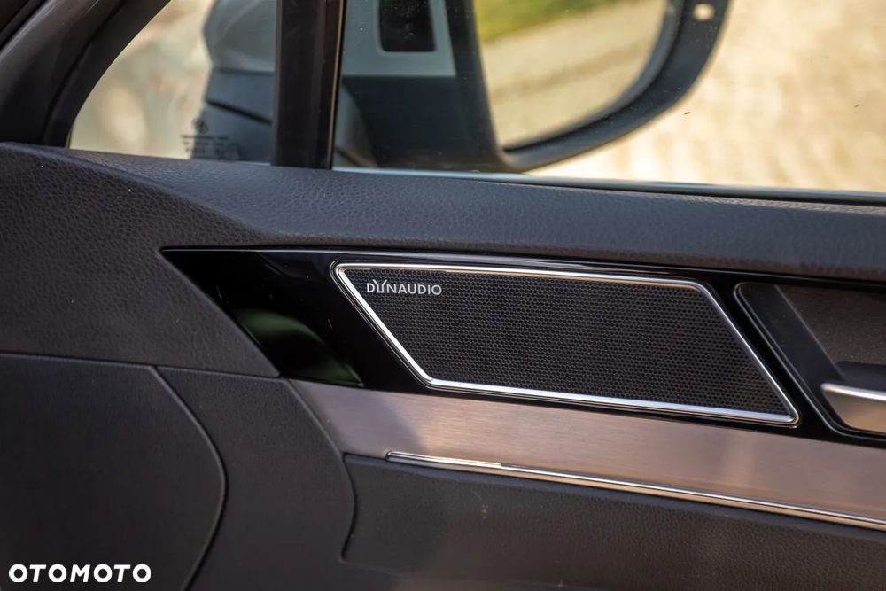 Volkswagen Passat 2.0 TDI SCR 4Motion DDG Highline - 23