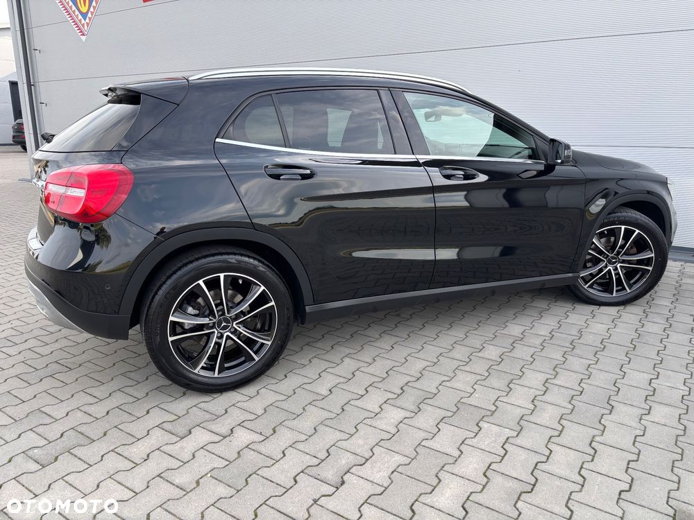 Mercedes-Benz GLA 200 Urban - 19