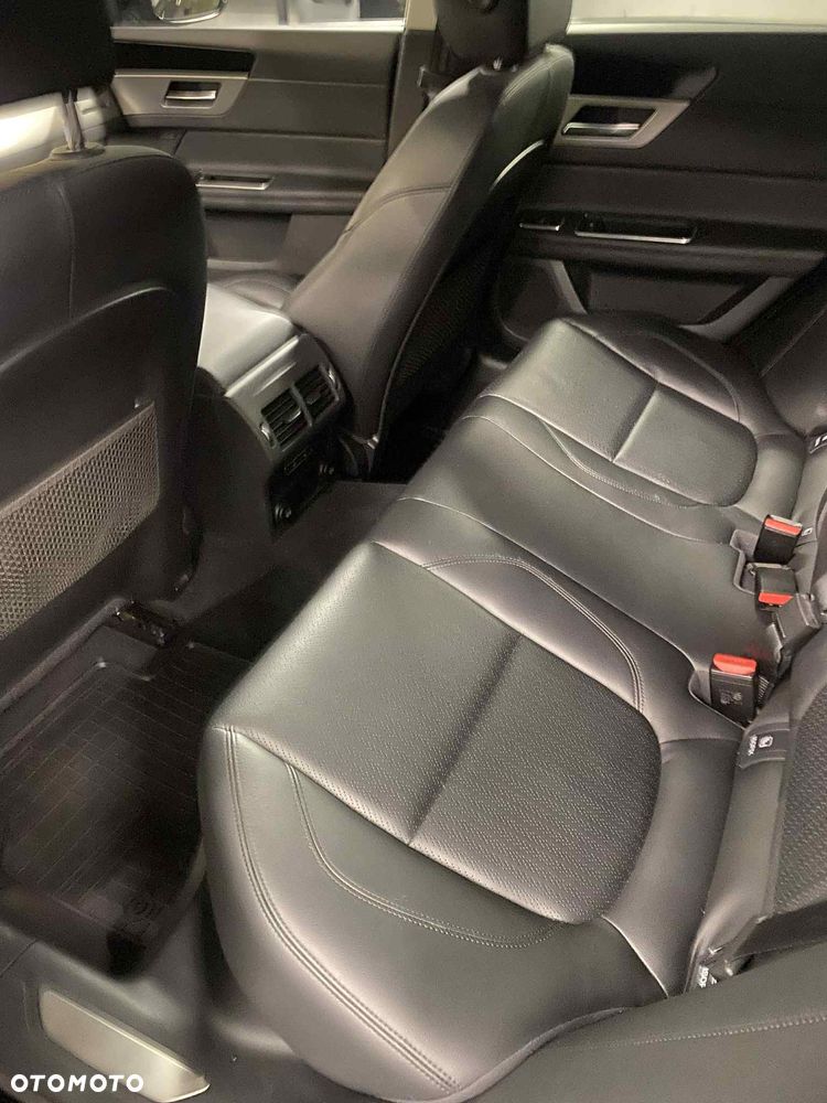Jaguar XF 35t Prestige - 6