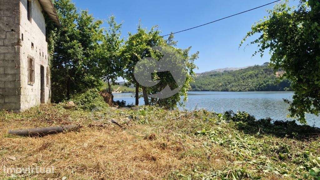 Terreno c/ anexo agrícola e vistas sobre o Rio Tâmega em Boelhe, Penaf - Grande imagem: 3/22
