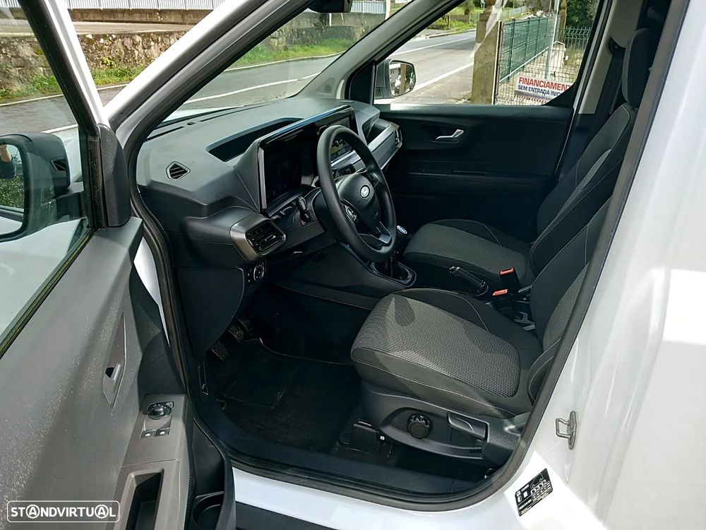 Ford Transit Courier - 17