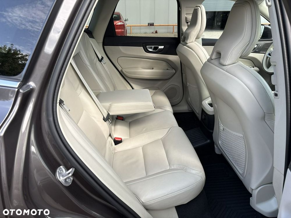 Volvo XC 60 T8 Plug-In Hybrid AWD Ultimate Bright - 18