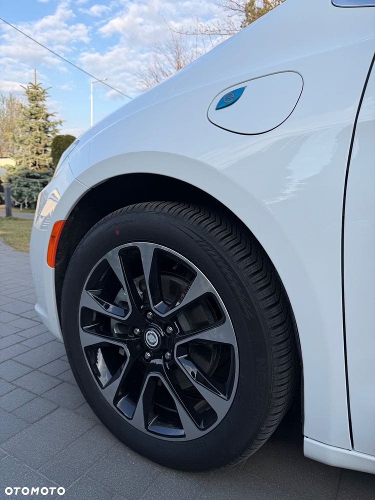 Chrysler Pacifica - 6