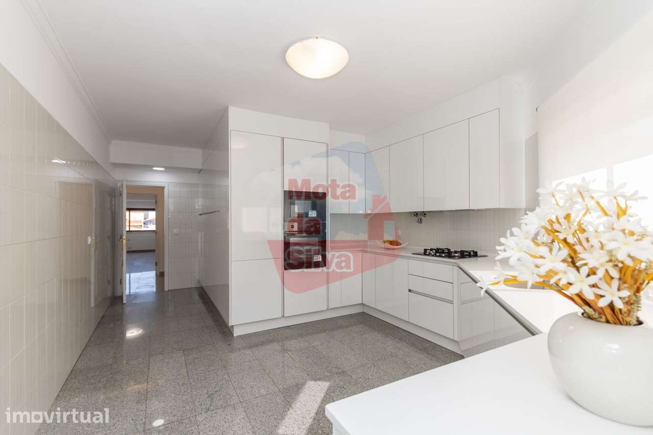 Excelente Apartamento 4 Assoalhadas, com 158m2 em Almada - Grande imagem: 5/16