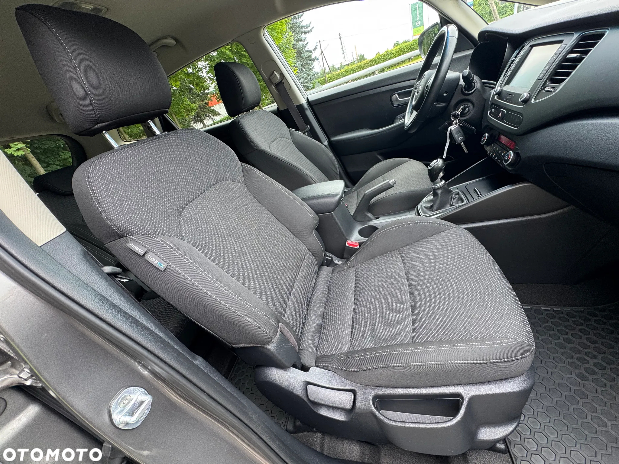 Kia Carens 1.7 CRDi 141 Dream-Team Edition - 33