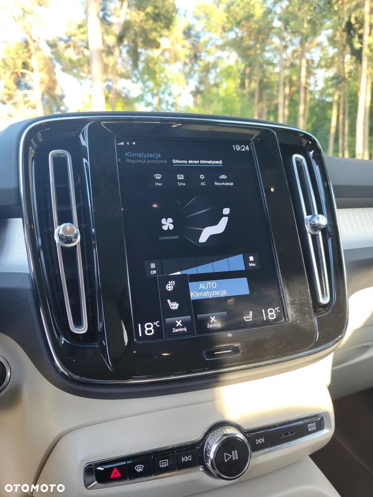 Volvo XC 40 T2 Momentum Pro - 22