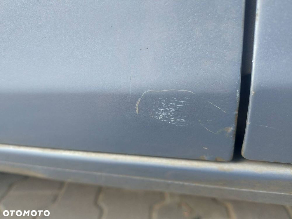 DRZWI KOMPLETNE PRAWY TYŁ SKODA ROOMSTER I LF5Y 06-10r - 11