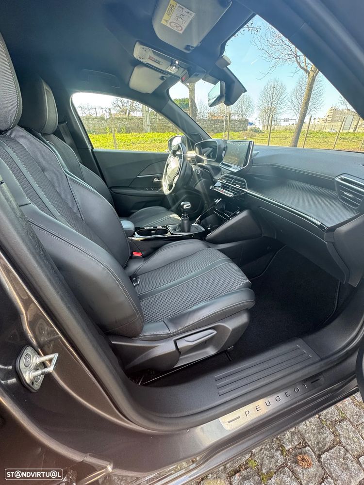Peugeot 2008 1.2 PureTech GT Line - 14
