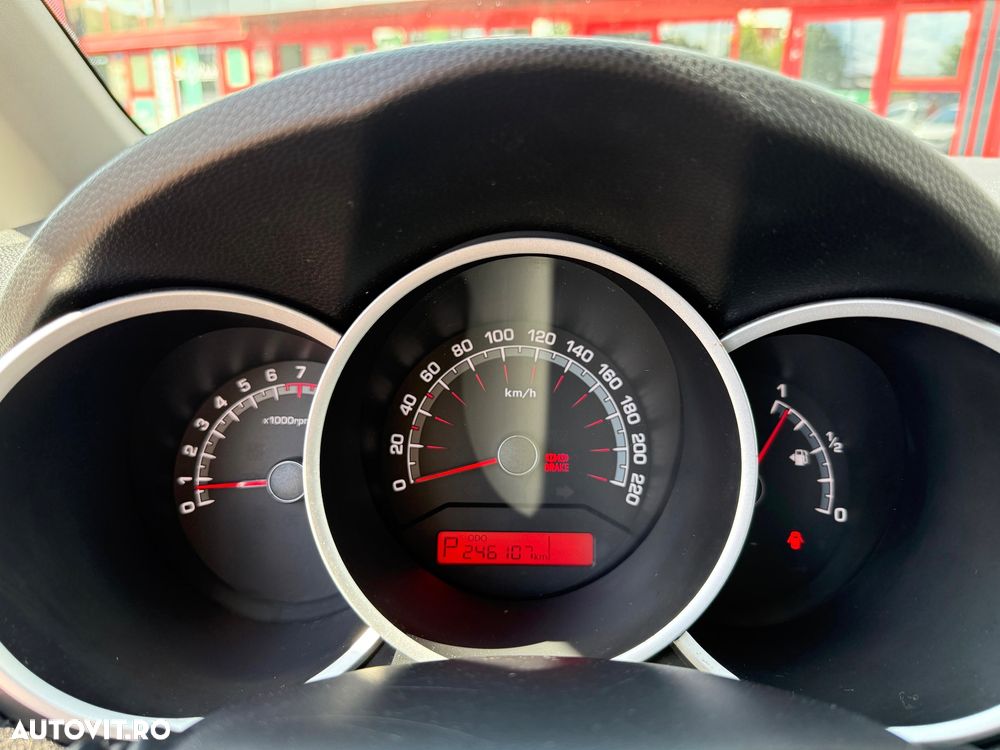 Kia Venga - 12