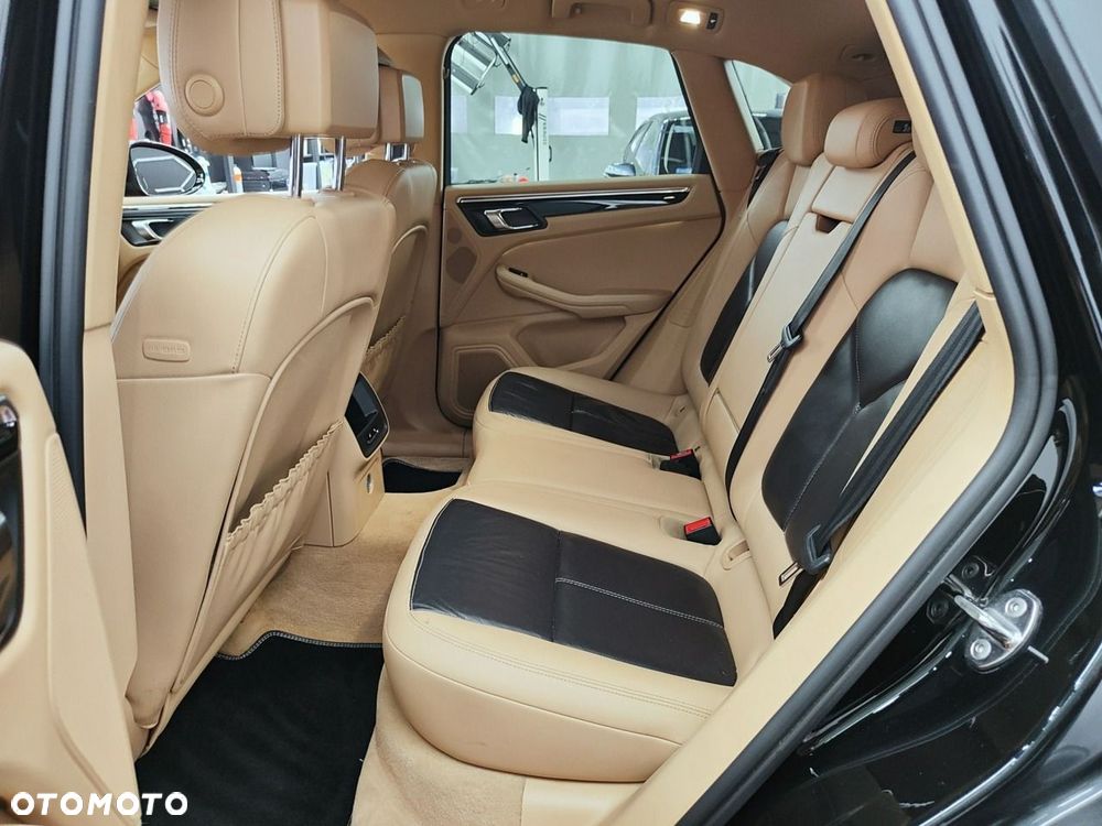 Porsche Macan S - 30