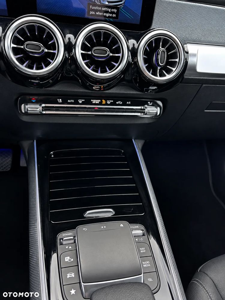 Mercedes-Benz GLB 200 Progressive 7G-DCT - 25