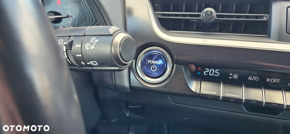 Lexus UX - 35