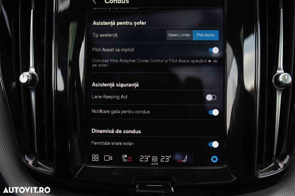 Volvo XC 60 B4 MHEV AT8 AWD R-Design - 37