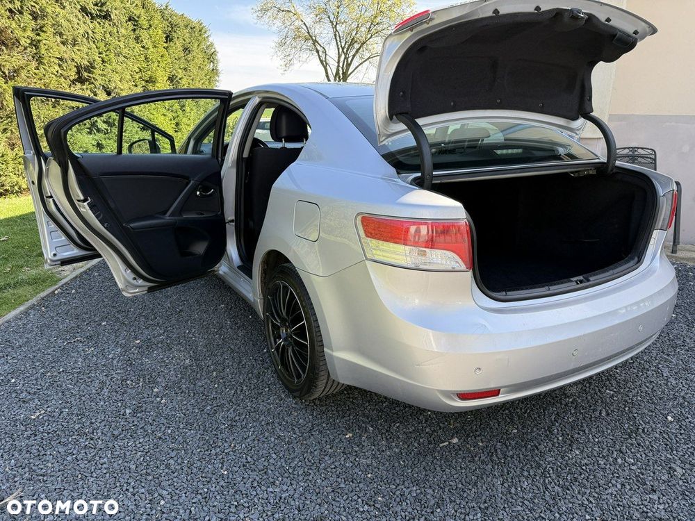 Toyota Avensis 1.8 Style - 28