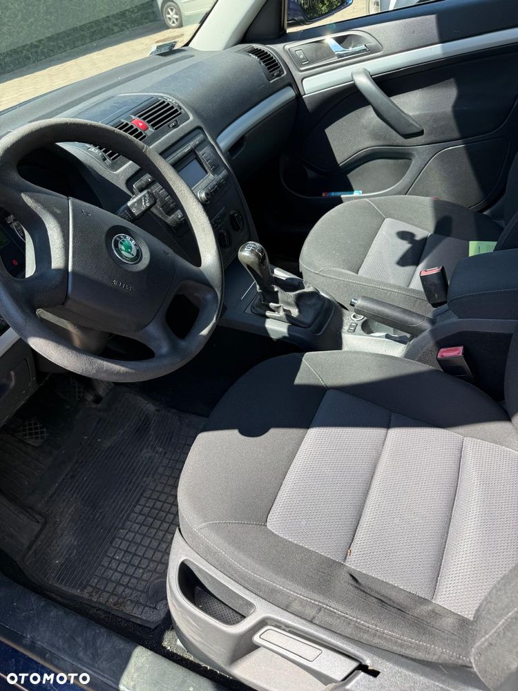 Skoda Octavia 1.6 FSI Ambiente - 10