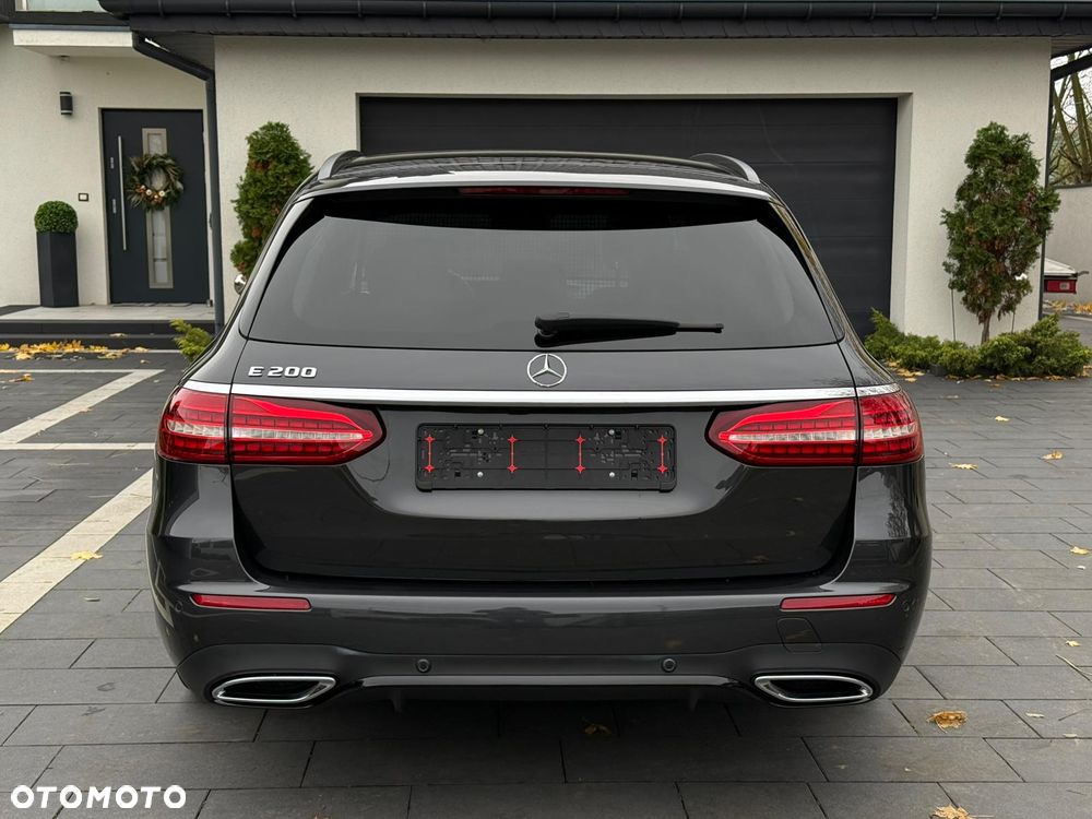 Mercedes-Benz Klasa E 200 4Matic 9G-TRONIC AMG Line - 9