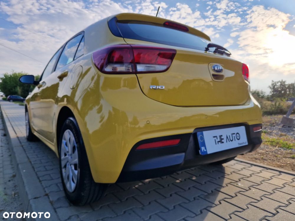 Kia Rio 1.2 L - 6
