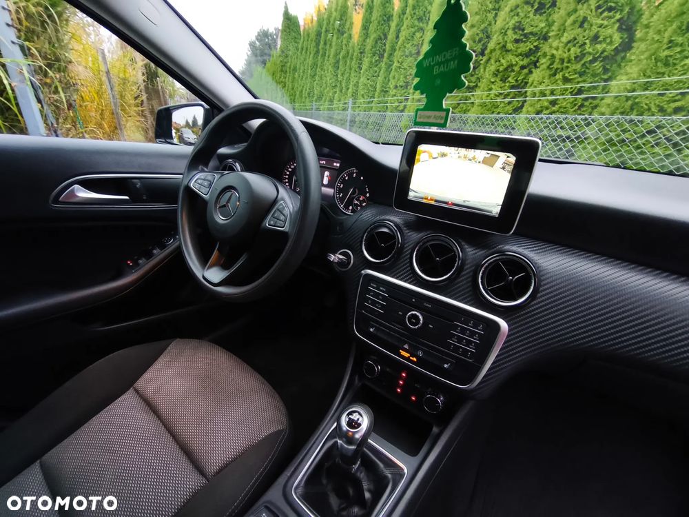 Mercedes-Benz GLA 180 Urban - 20