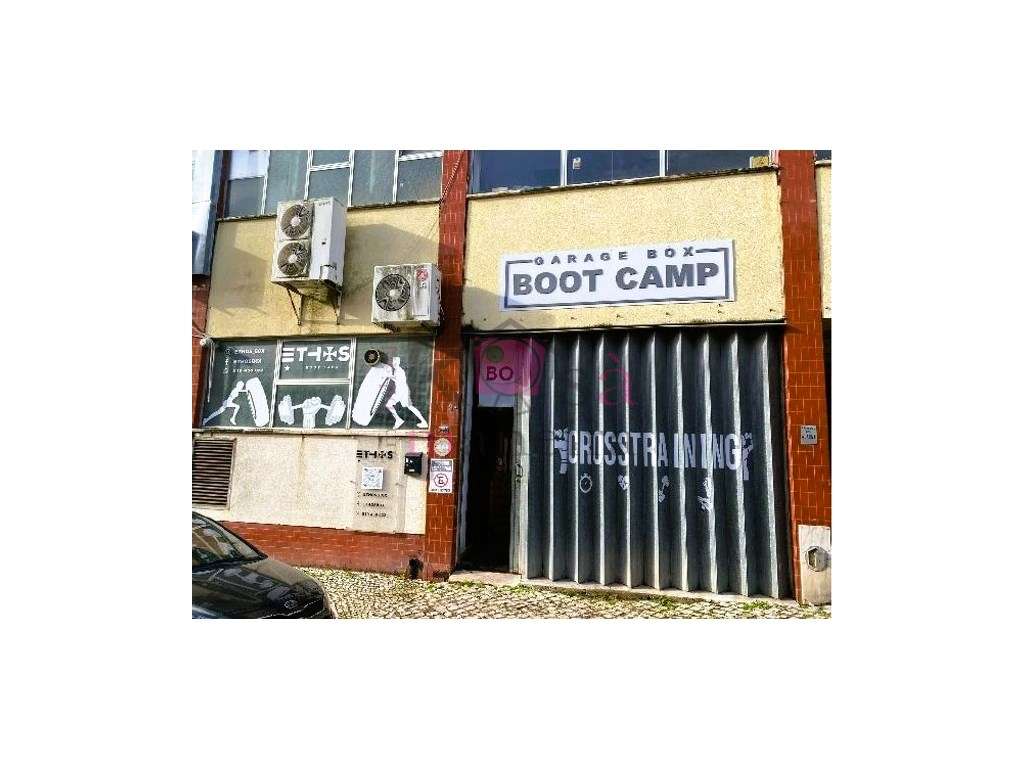 2 Espaço comercias com 207 m² com montra, e a 2º loja comcom 265 m²... - Grande imagem: 2/23