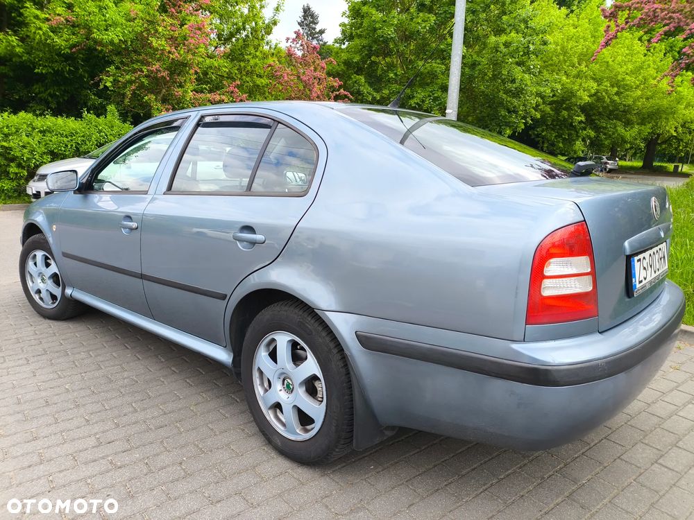 Skoda Octavia 1.6 Tour - 6