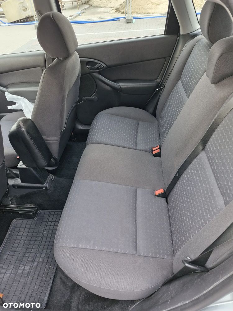 Ford Focus 1.6 Ghia - 10