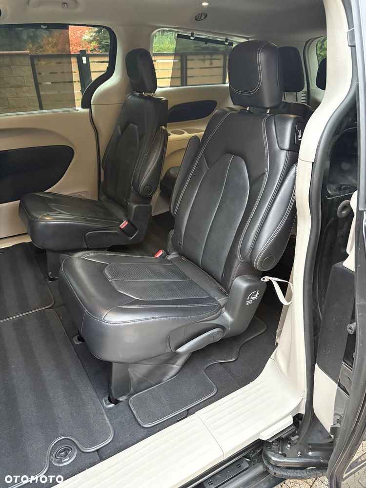 Chrysler Pacifica - 9