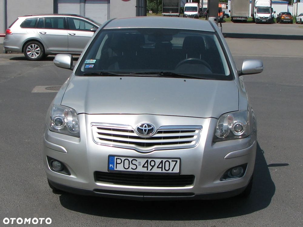 Toyota Avensis 2.0 D-4D Sol - 2