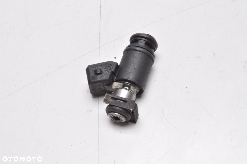 VOLKSWAGEN BORA 2.3 V5 150KM WTRYSK WTRYSKIWACZ 021031B - 1