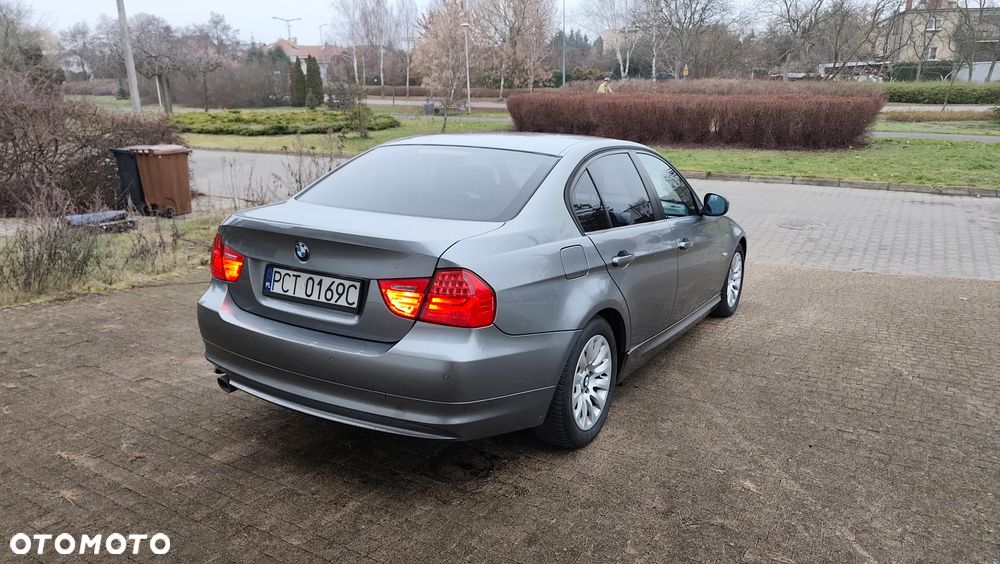 BMW Seria 3 318d DPF Edition Sport - 19